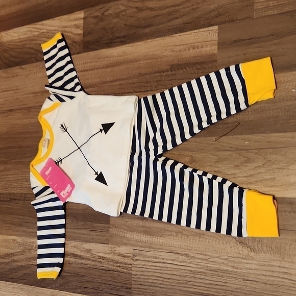 ARROW 2pc Set Little Girls Size 6mo /70 Yellow/Black NWT - Picture 1 of 4